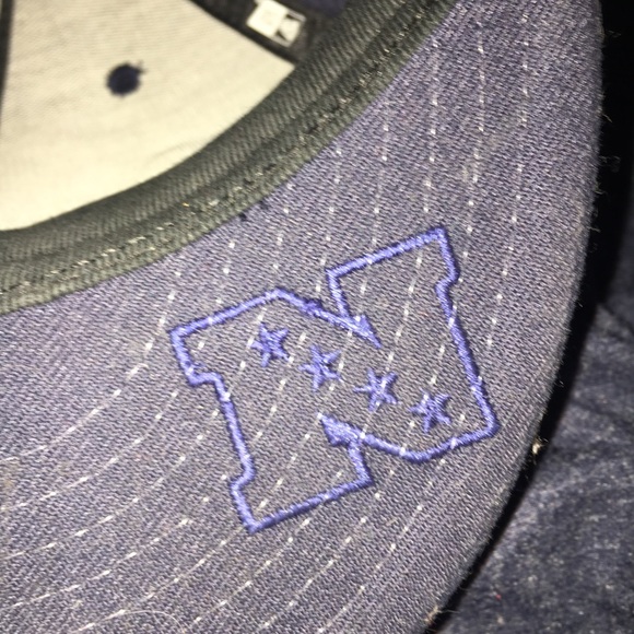 A hat - Picture 4 of 4